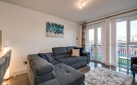 Central Comfort Apt 2 Bed And Balcony